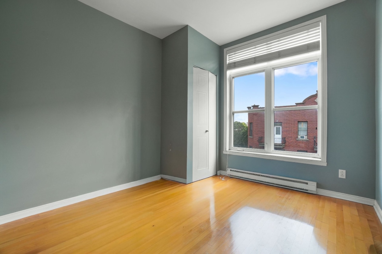 Chambre à coucher — 8490, Rue St-Dominique, Montréal (Villeray/Saint-Michel/Parc-Extension), H2P2L5, Montréal (Villeray/Saint-Michel/Parc-Extension)