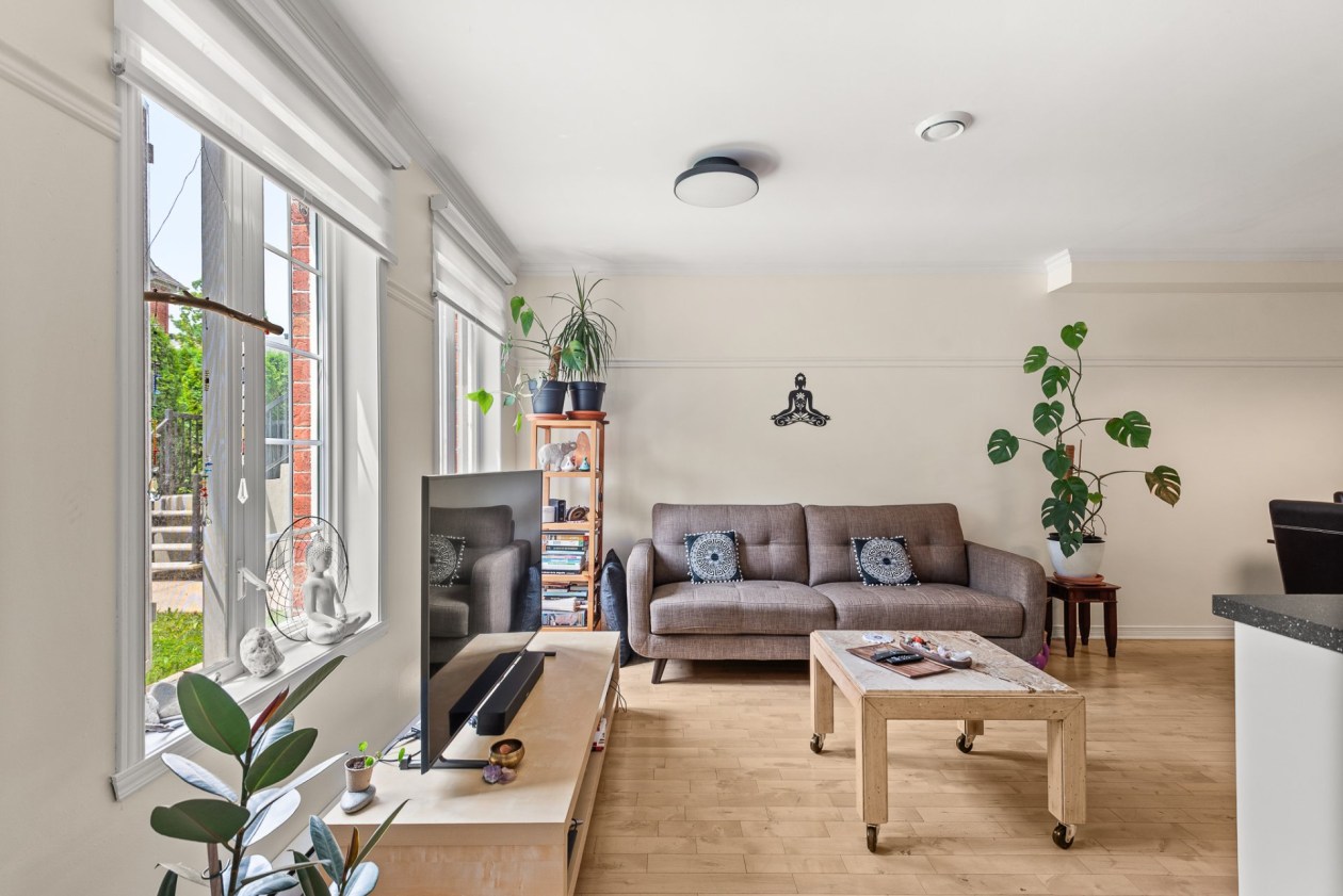 Salon — 8035, Boul. Lévesque E., 102, Laval (Duvernay), H7A4J6, Laval (Duvernay)