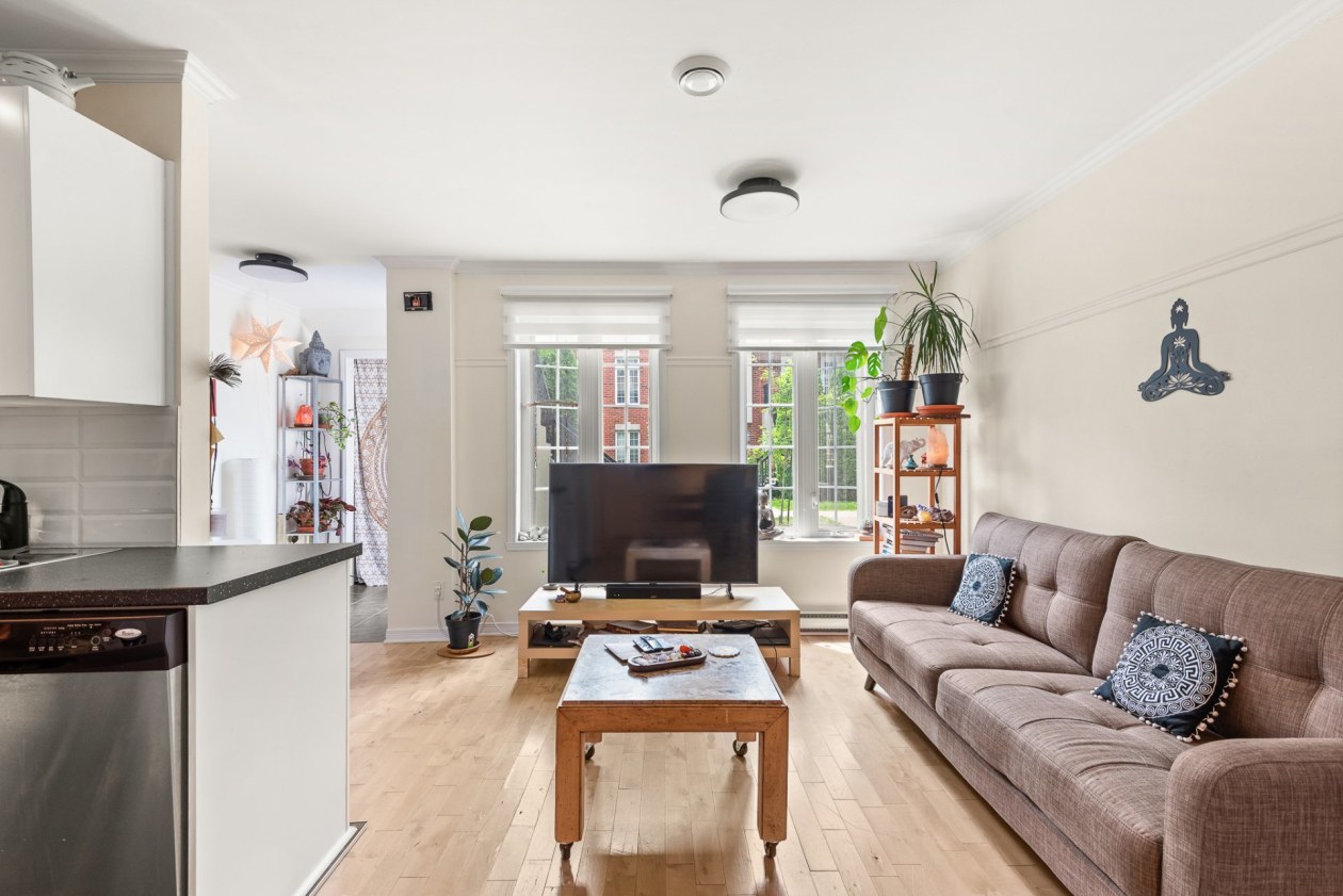 Salon — 8035, Boul. Lévesque E., 102, Laval (Duvernay), H7A4J6, Laval (Duvernay)