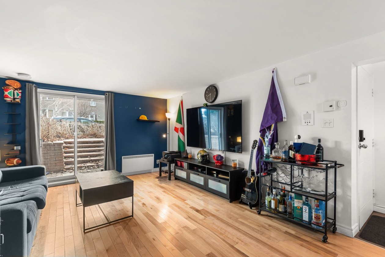 Salon — 3020, Rue Joseph-Hardy, 1, Longueuil (Saint-Hubert), J3Y9J6, Longueuil (Saint-Hubert)