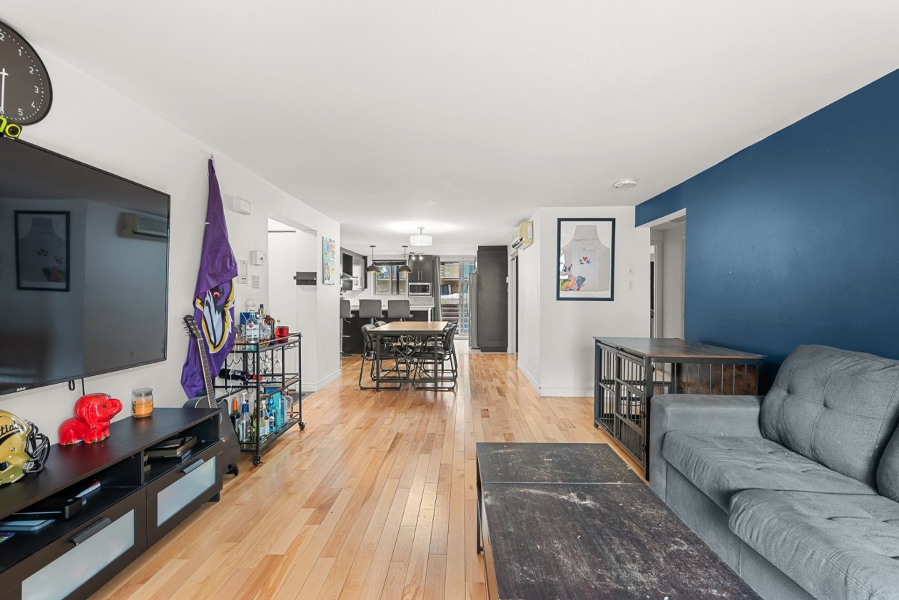 Salon — 3020, Rue Joseph-Hardy, 1, Longueuil (Saint-Hubert), J3Y9J6, Longueuil (Saint-Hubert)
