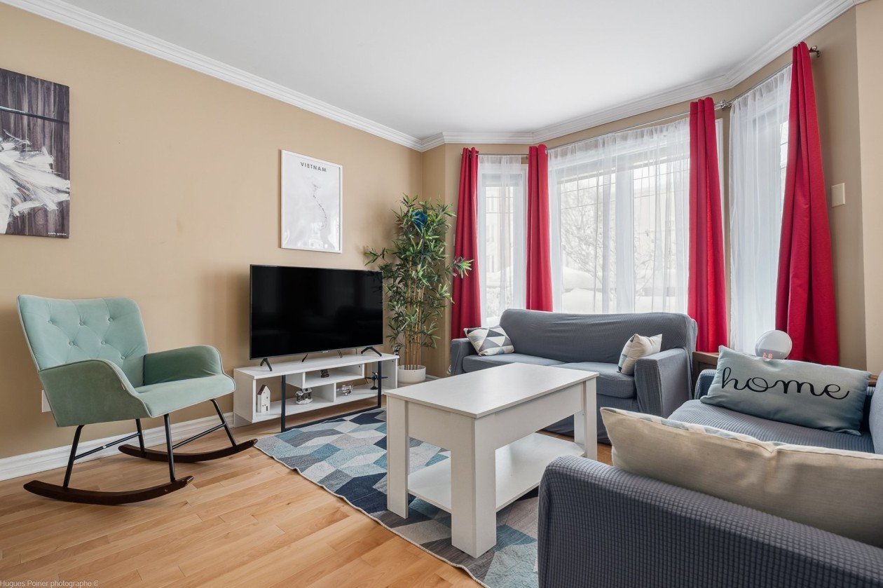 Salon — 15858, Rue Victoria, Montréal (Rivière-des-Prairies/Pointe-aux-Trembles), H1A0A9, Montréal (Rivière-des-Prairies/Pointe-aux-Trembles)