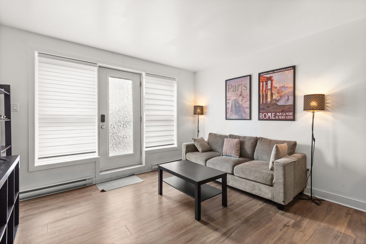 Salon — 7637, Av. Léonard-De Vinci, 1, Montréal (Villeray/Saint-Michel/Parc-Extension), H2A2N6, Montréal (Villeray/Saint-Michel/Parc-Extension)