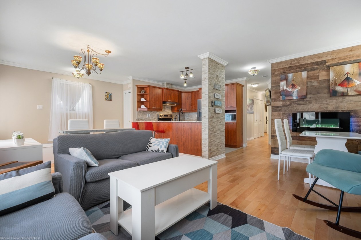 Salon — 15858, Rue Victoria, Montréal (Rivière-des-Prairies/Pointe-aux-Trembles), H1A0A9, Montréal (Rivière-des-Prairies/Pointe-aux-Trembles)