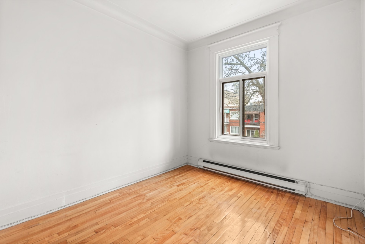 Salon — 2680 - 2680A, Av. d'Orléans, Montréal (Mercier/Hochelaga-Maisonneuve), H1W3S5, Montréal (Mercier/Hochelaga-Maisonneuve)