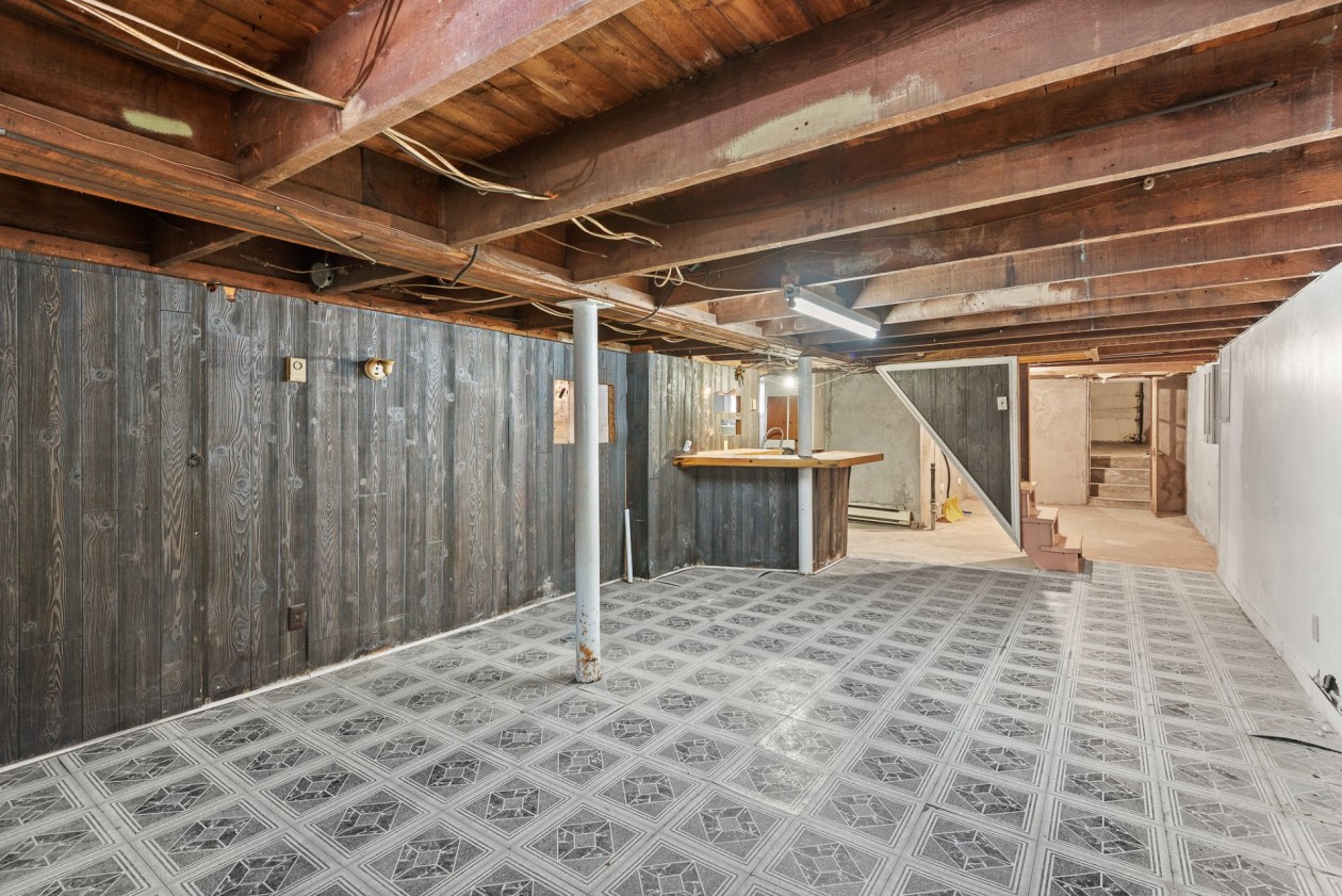 Salle familiale — 2680 - 2680A, Av. d'Orléans, Montréal (Mercier/Hochelaga-Maisonneuve), H1W3S5, Montréal (Mercier/Hochelaga-Maisonneuve)