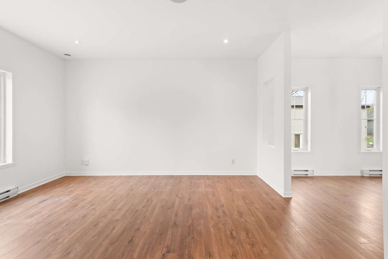 Salon — 705, Rue Marguerite, Saint-Lin/Laurentides, J5M0C6, Saint-Lin/Laurentides