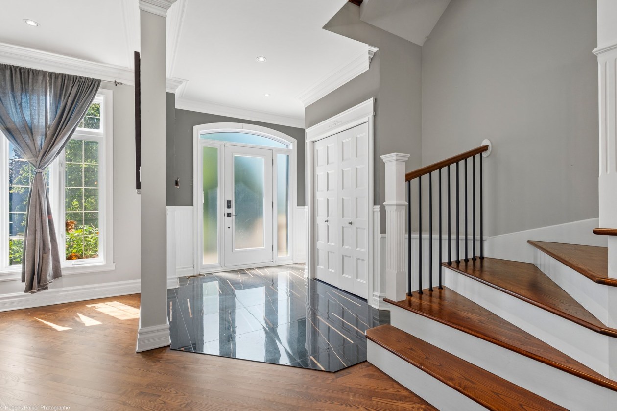 Hall d'entrée — 249 - 249A, Rue Ludger-Duvernay, Varennes, J3X1W6, Varennes