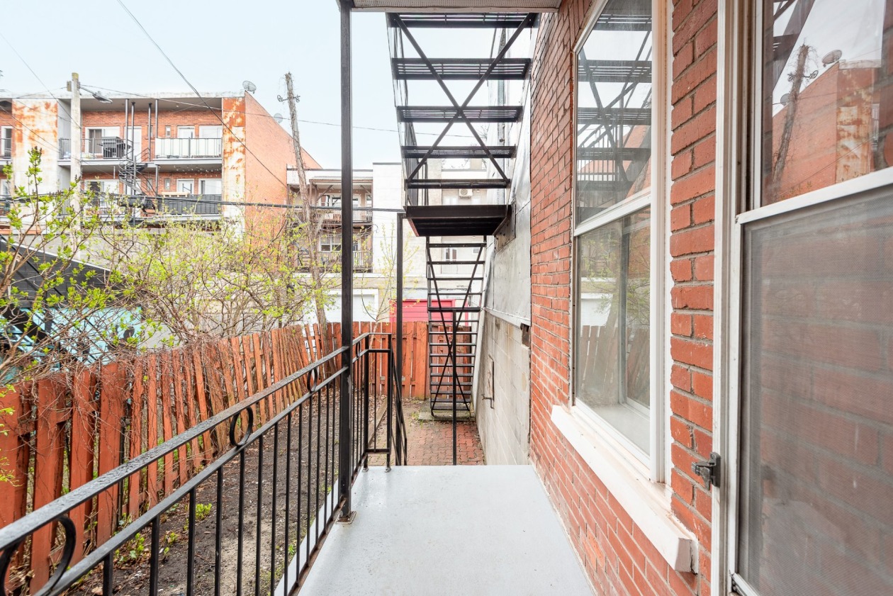 Balcon — 2680 - 2680A, Av. d'Orléans, Montréal (Mercier/Hochelaga-Maisonneuve), H1W3S5, Montréal (Mercier/Hochelaga-Maisonneuve)