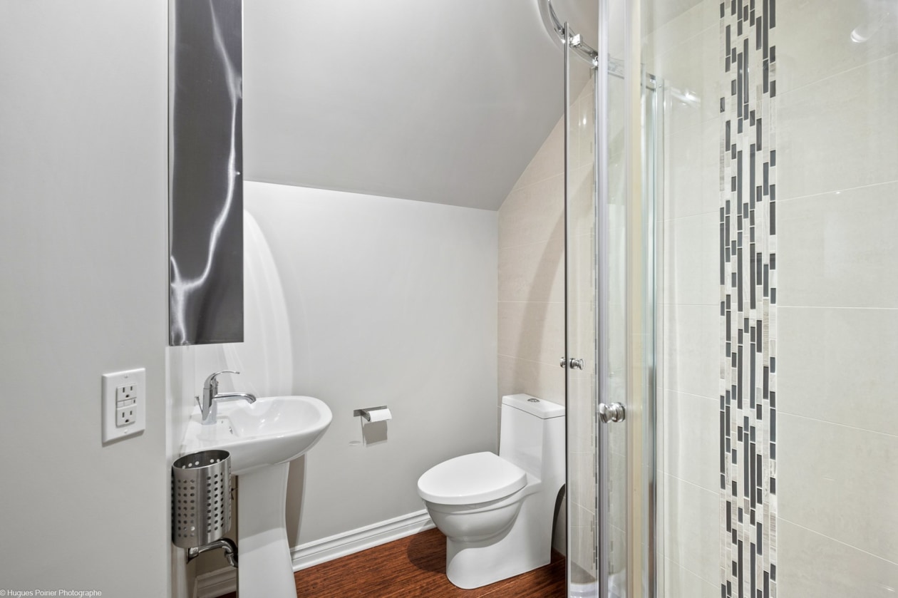Salle de bains — 249 - 249A, Rue Ludger-Duvernay, Varennes, J3X1W6, Varennes
