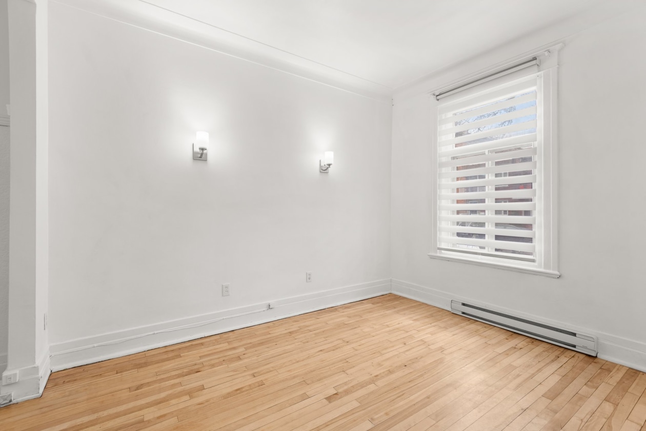 Salon — 2680 - 2680A, Av. d'Orléans, Montréal (Mercier/Hochelaga-Maisonneuve), H1W3S5, Montréal (Mercier/Hochelaga-Maisonneuve)