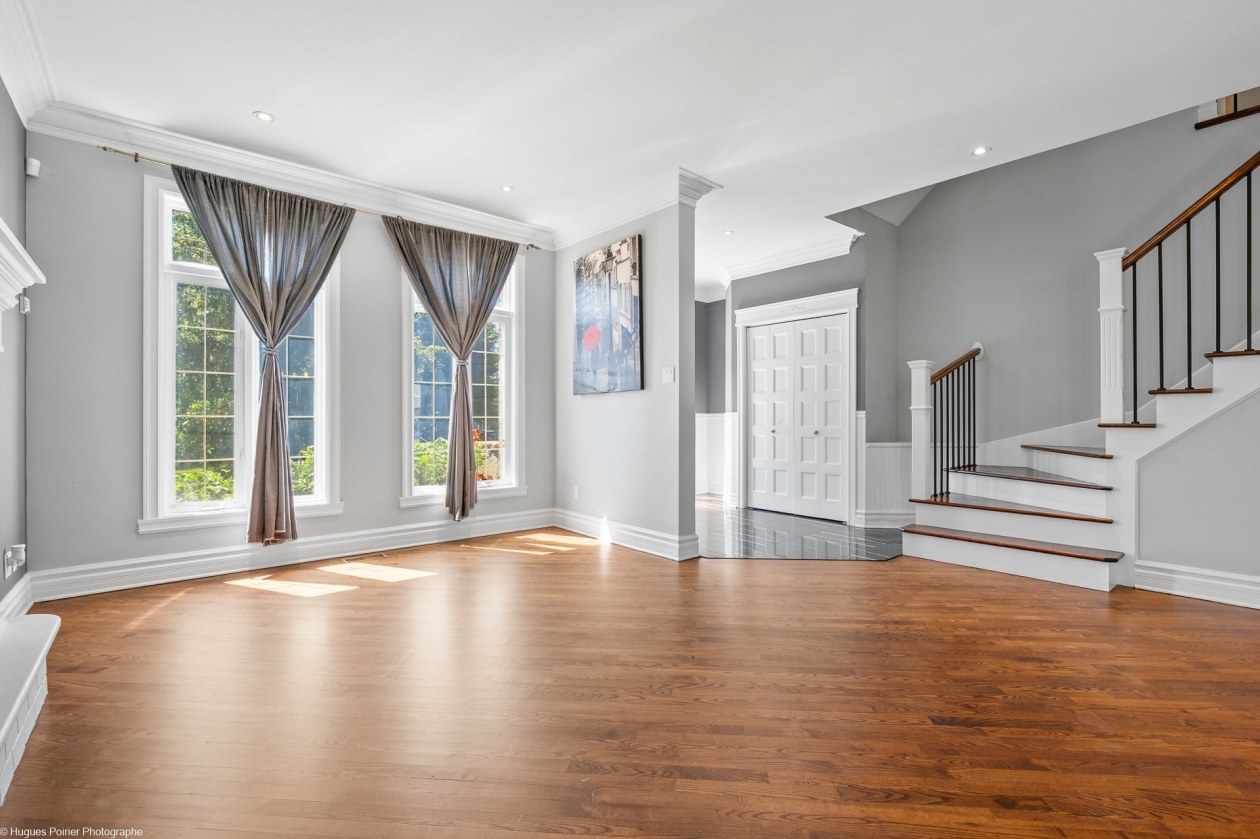 Salon — 249 - 249A, Rue Ludger-Duvernay, Varennes, J3X1W6, Varennes