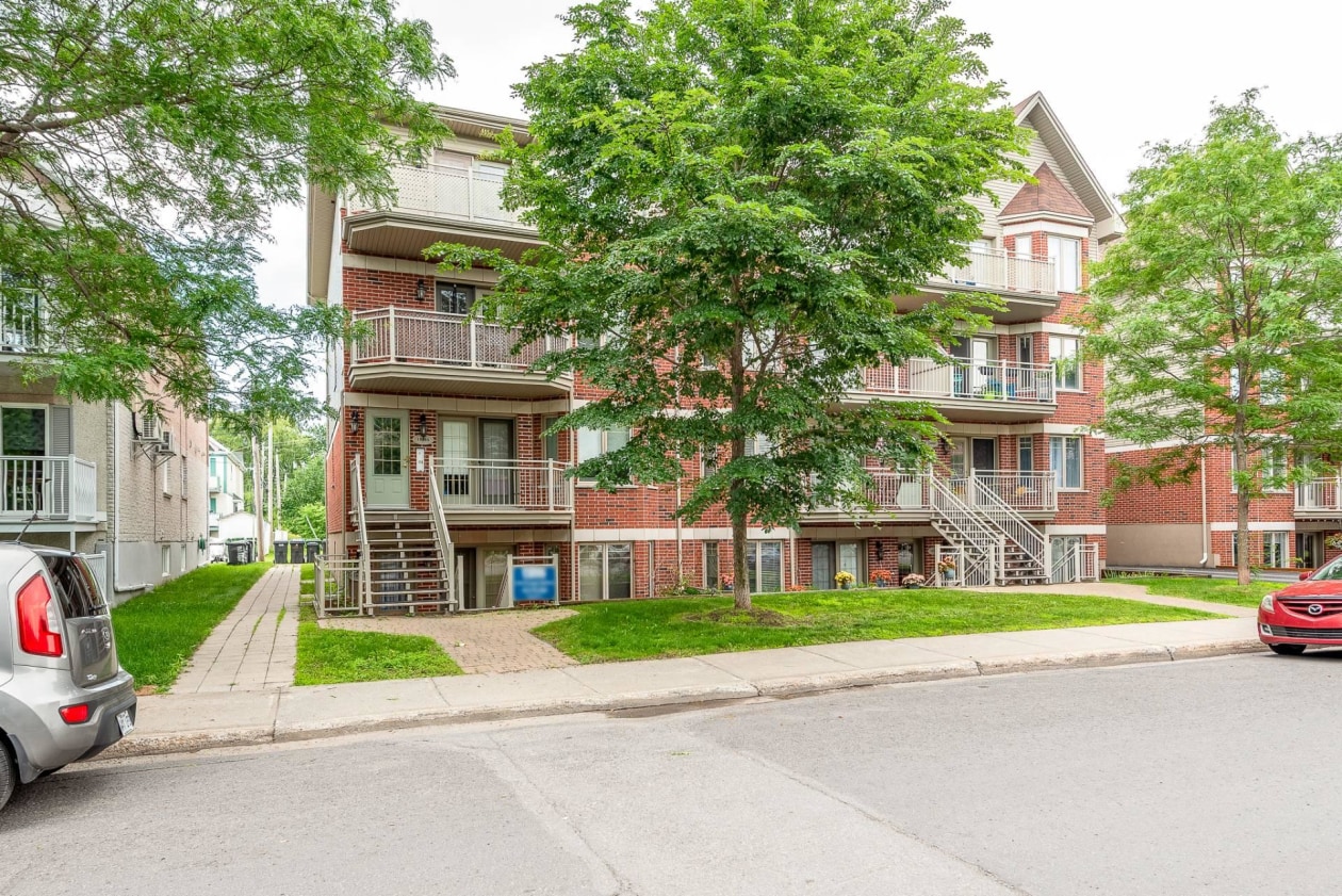 Façade — 15858, Rue Victoria, Montréal (Rivière-des-Prairies/Pointe-aux-Trembles), H1A0A9, Montréal (Rivière-des-Prairies/Pointe-aux-Trembles)