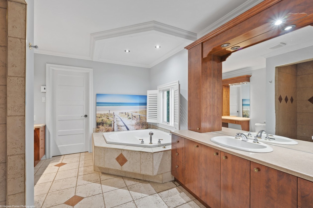 Salle de bains — 249 - 249A, Rue Ludger-Duvernay, Varennes, J3X1W6, Varennes