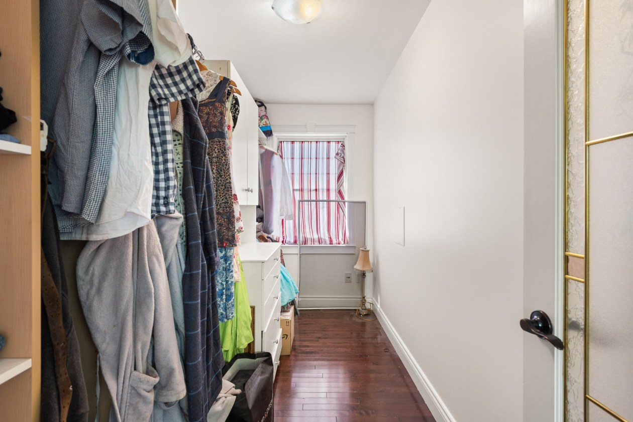 Penderie — 665, Rue Vincent-Sicari, Sainte-Julienne, J0K2T0, Sainte-Julienne