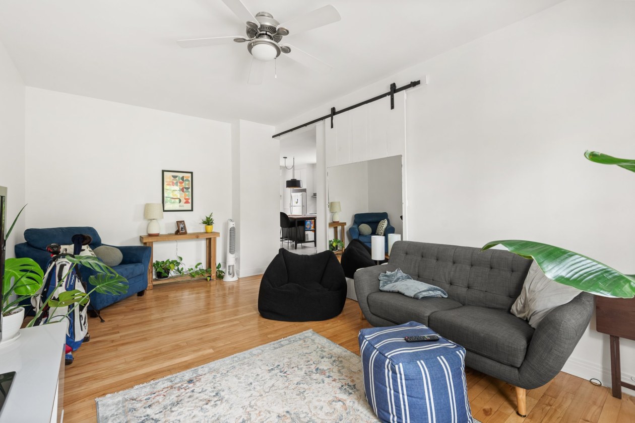 Salon — 5969 - 5971, 12e Avenue, Montréal (Rosemont/La Petite-Patrie), H1X3A3, Montréal (Rosemont/La Petite-Patrie)