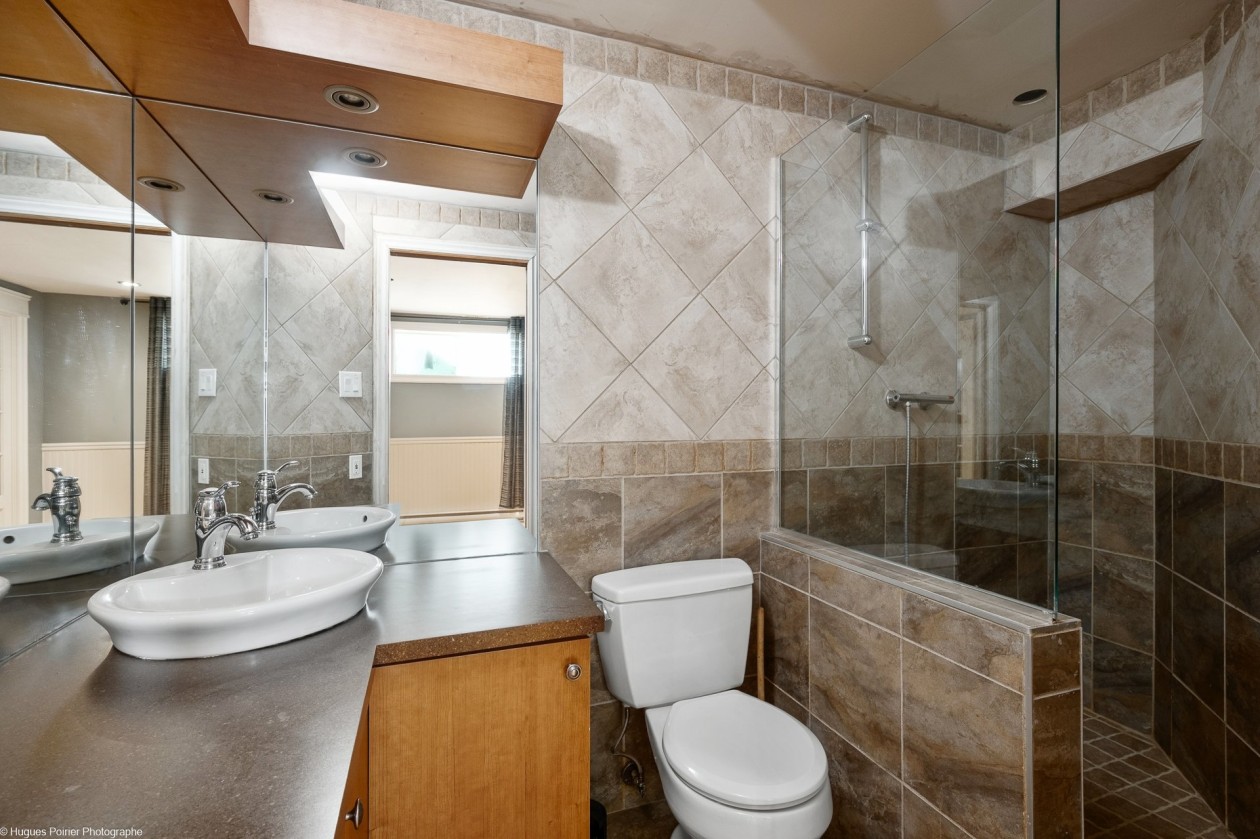 Salle de bains — 249 - 249A, Rue Ludger-Duvernay, Varennes, J3X1W6, Varennes
