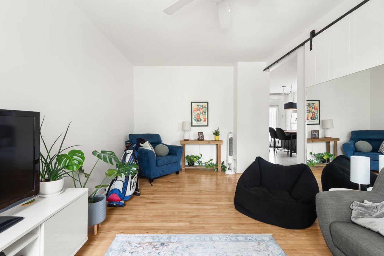 Salon — 5969 - 5971, 12e Avenue, Montréal (Rosemont/La Petite-Patrie), H1X3A3, Montréal (Rosemont/La Petite-Patrie)