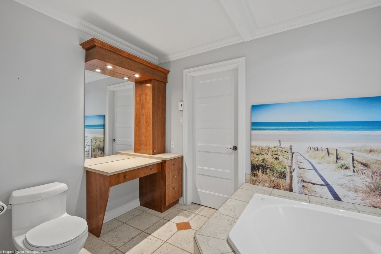 Salle de bains — 249 - 249A, Rue Ludger-Duvernay, Varennes, J3X1W6, Varennes