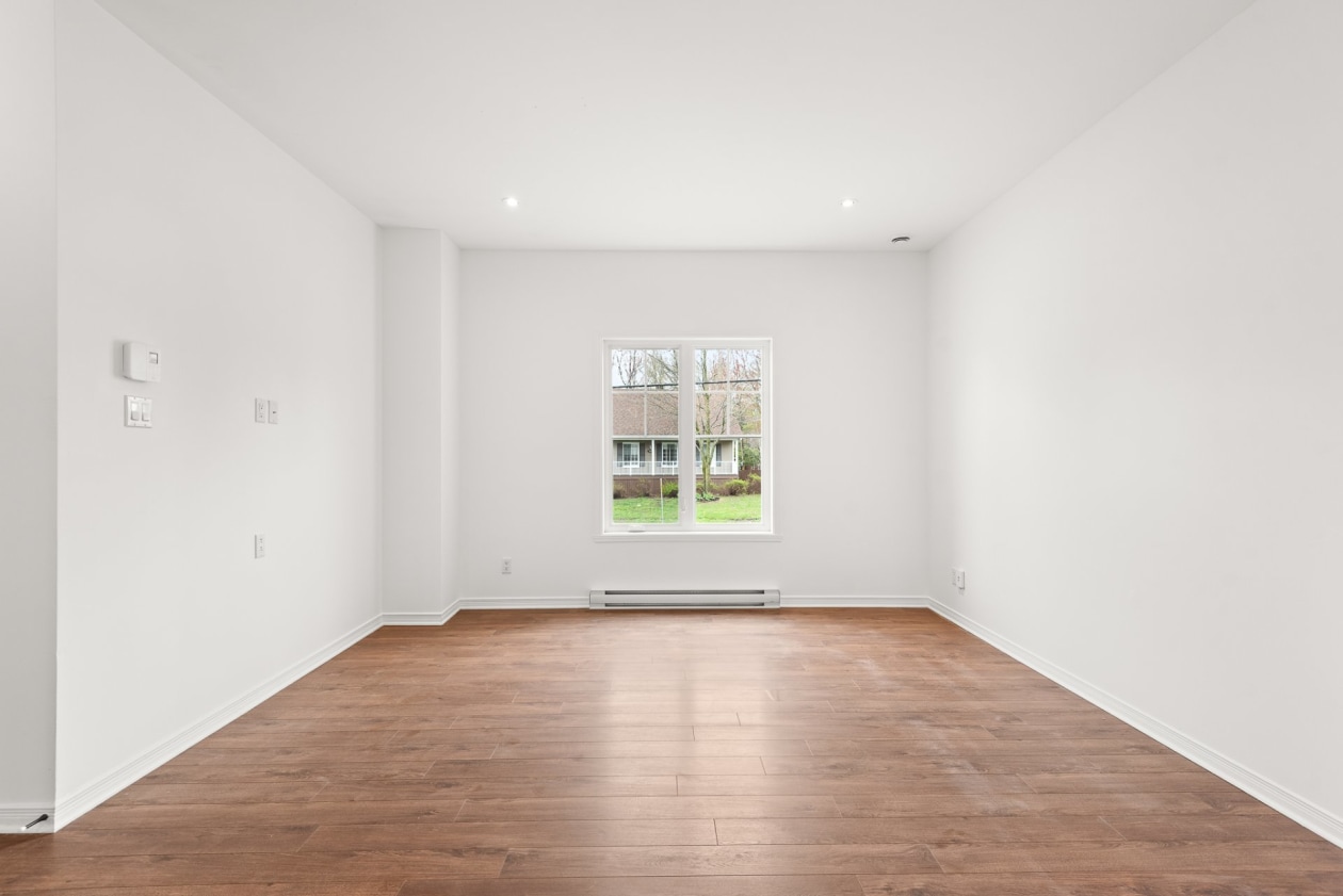 Salon — 705, Rue Marguerite, Saint-Lin/Laurentides, J5M0C6, Saint-Lin/Laurentides