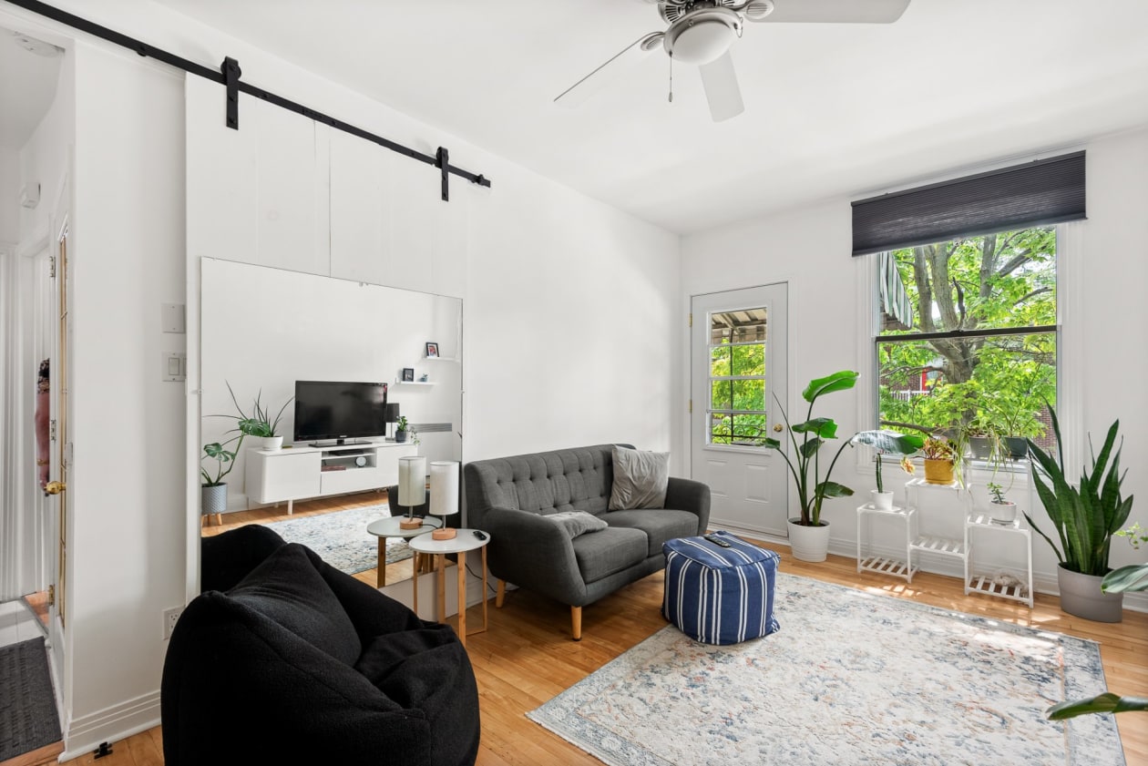 Salon — 5969 - 5971, 12e Avenue, Montréal (Rosemont/La Petite-Patrie), H1X3A3, Montréal (Rosemont/La Petite-Patrie)