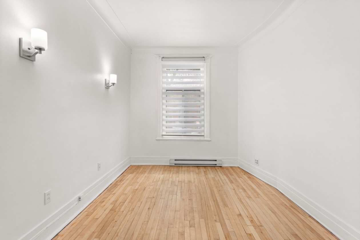 Salon — 2680 - 2680A, Av. d'Orléans, Montréal (Mercier/Hochelaga-Maisonneuve), H1W3S5, Montréal (Mercier/Hochelaga-Maisonneuve)