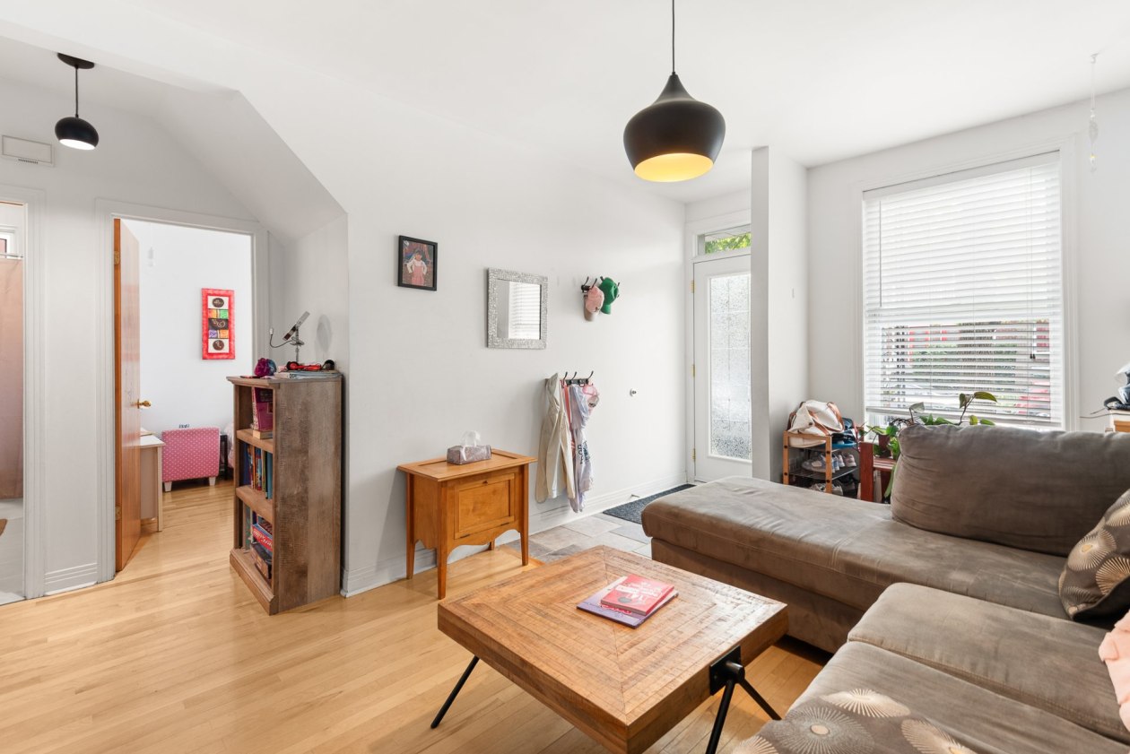 Salon — 5969 - 5971, 12e Avenue, Montréal (Rosemont/La Petite-Patrie), H1X3A3, Montréal (Rosemont/La Petite-Patrie)
