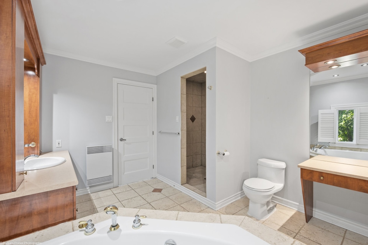 Salle de bains — 249 - 249A, Rue Ludger-Duvernay, Varennes, J3X1W6, Varennes
