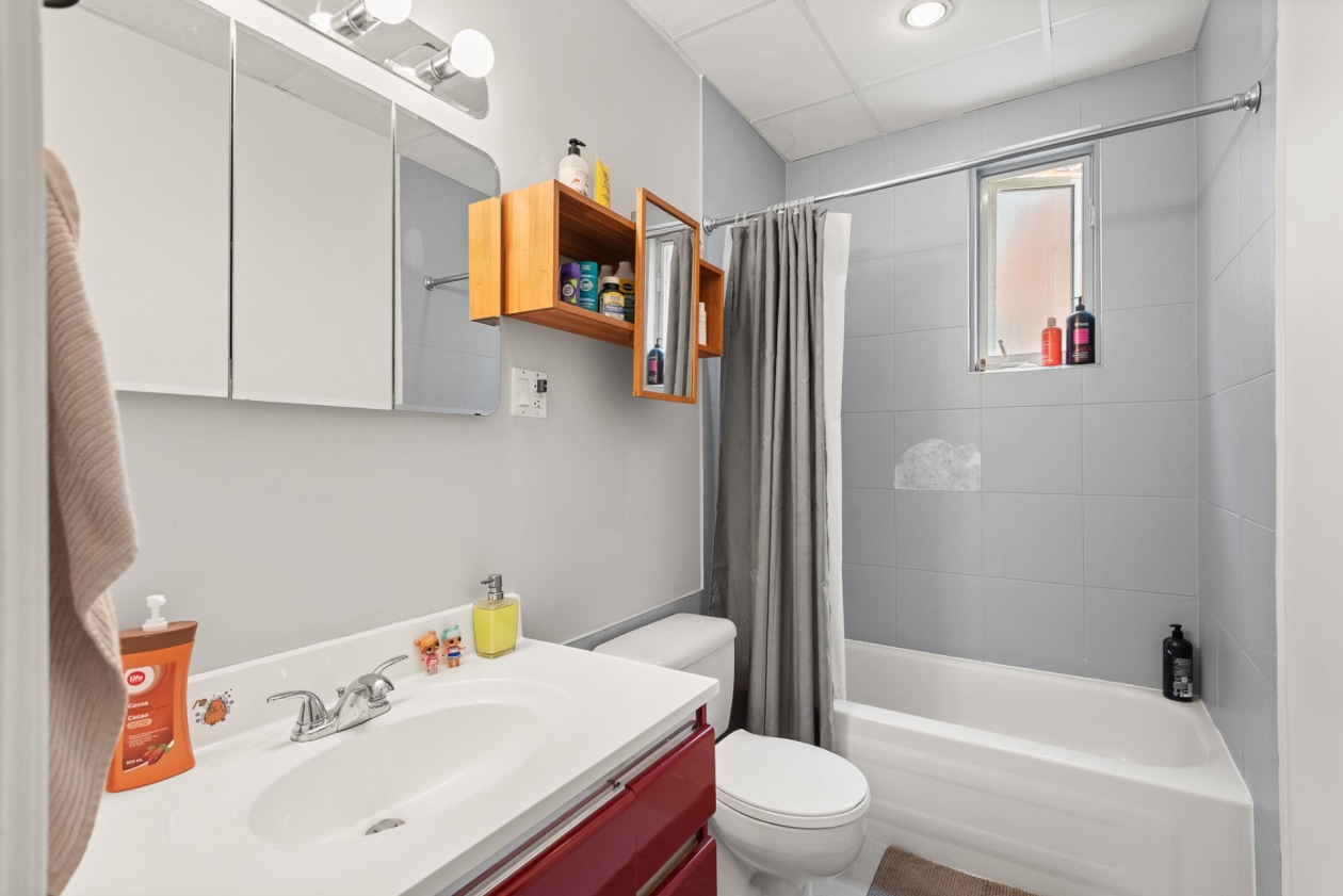 Salle de bains — 5969 - 5971, 12e Avenue, Montréal (Rosemont/La Petite-Patrie), H1X3A3, Montréal (Rosemont/La Petite-Patrie)
