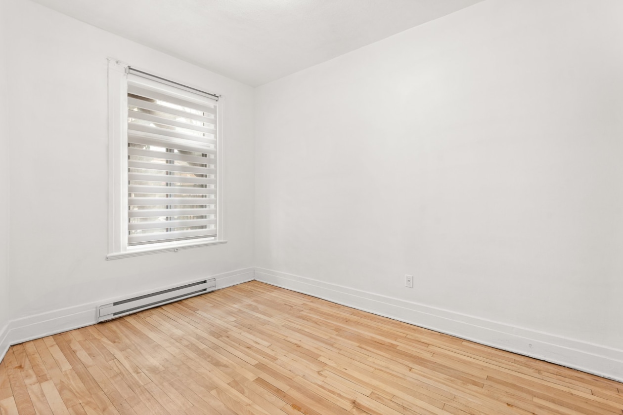 Salon — 2680 - 2680A, Av. d'Orléans, Montréal (Mercier/Hochelaga-Maisonneuve), H1W3S5, Montréal (Mercier/Hochelaga-Maisonneuve)