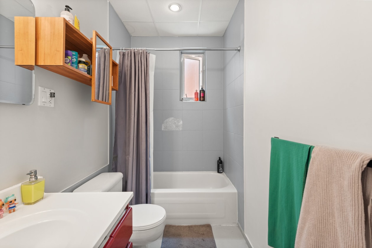 Salle de bains — 5969 - 5971, 12e Avenue, Montréal (Rosemont/La Petite-Patrie), H1X3A3, Montréal (Rosemont/La Petite-Patrie)