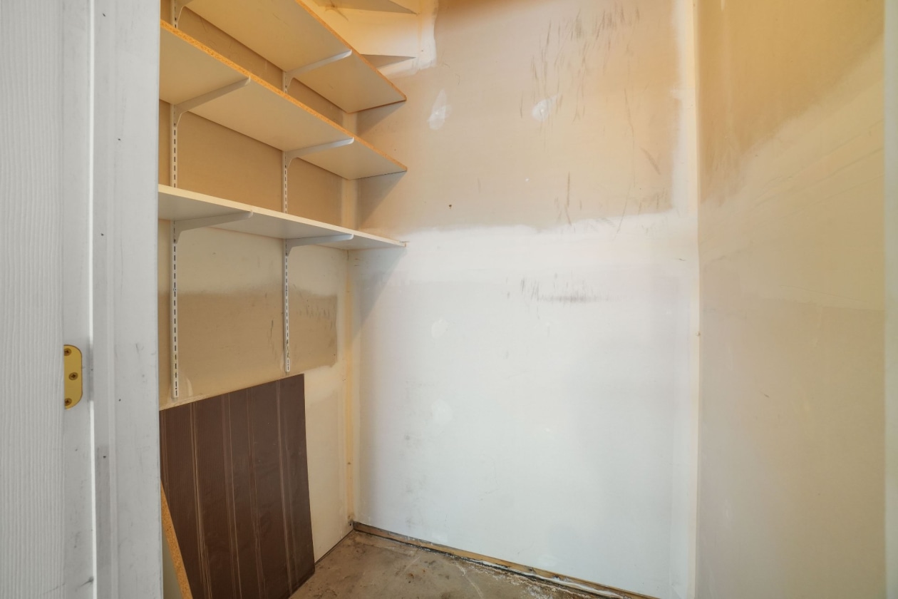 Rangement — 8490, Rue St-Dominique, Montréal (Villeray/Saint-Michel/Parc-Extension), H2P2L5, Montréal (Villeray/Saint-Michel/Parc-Extension)