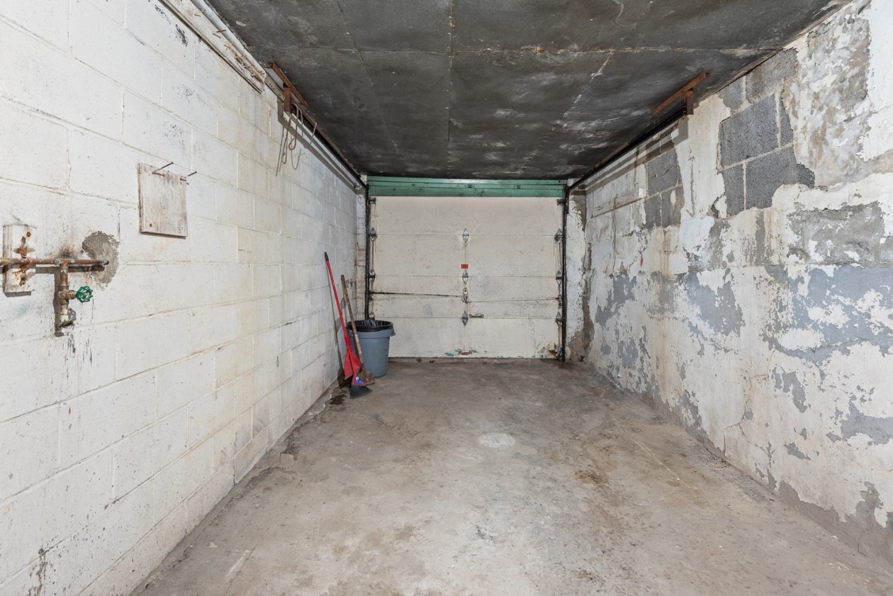 Garage — 2680 - 2680A, Av. d'Orléans, Montréal (Mercier/Hochelaga-Maisonneuve), H1W3S5, Montréal (Mercier/Hochelaga-Maisonneuve)