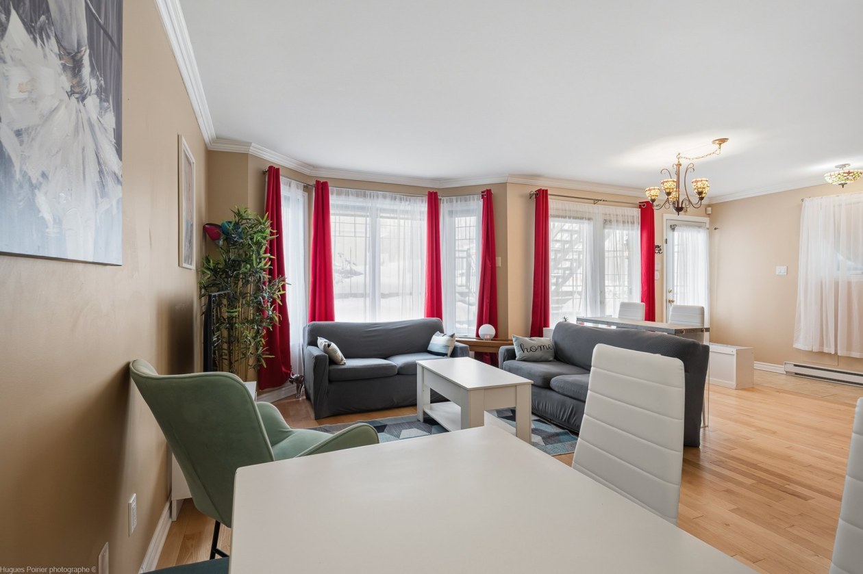 Salon — 15858, Rue Victoria, Montréal (Rivière-des-Prairies/Pointe-aux-Trembles), H1A0A9, Montréal (Rivière-des-Prairies/Pointe-aux-Trembles)