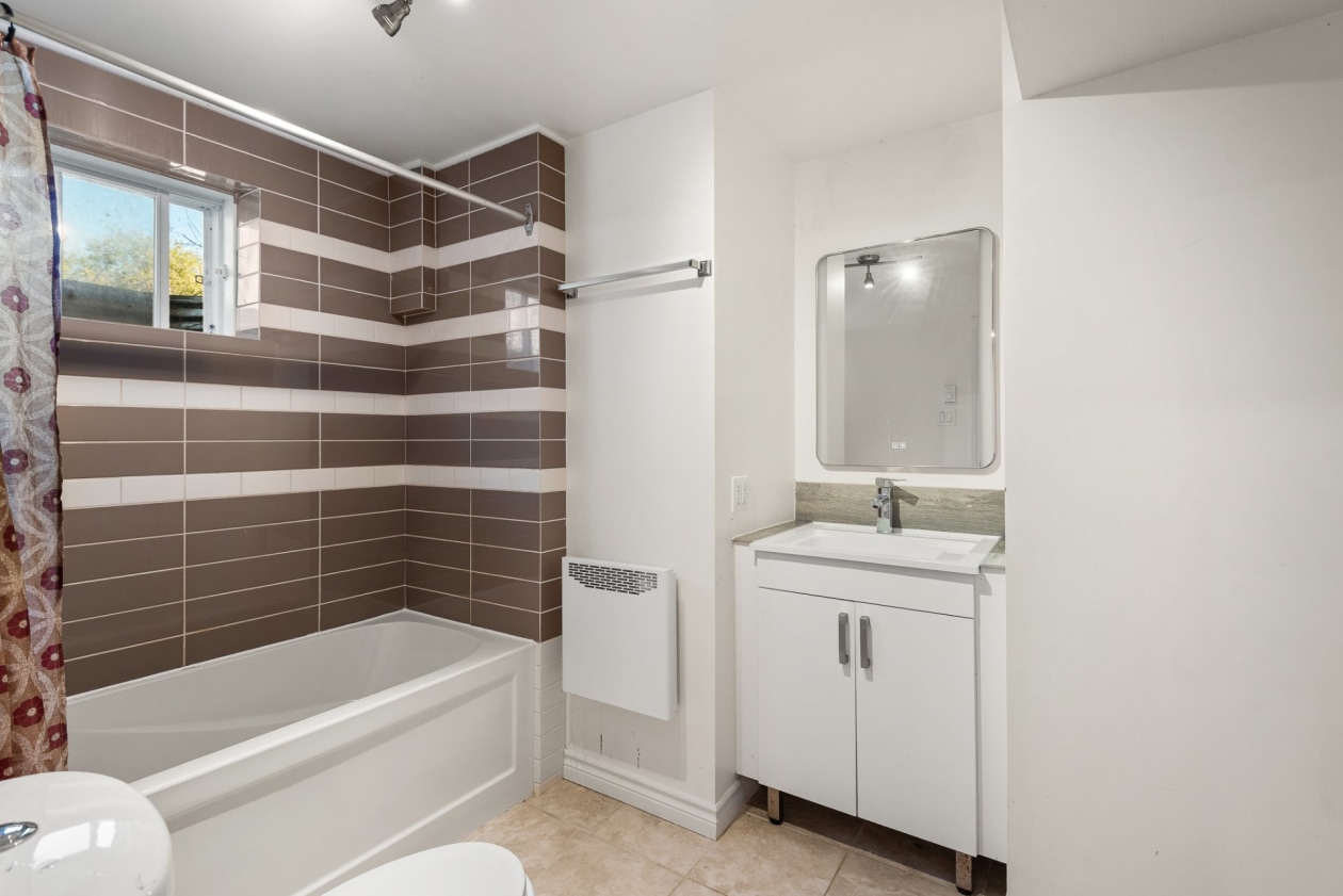 Salle de bains — 665Z, Rue Vincent-Sicari, Sainte-Julienne, J0K2T0, Sainte-Julienne