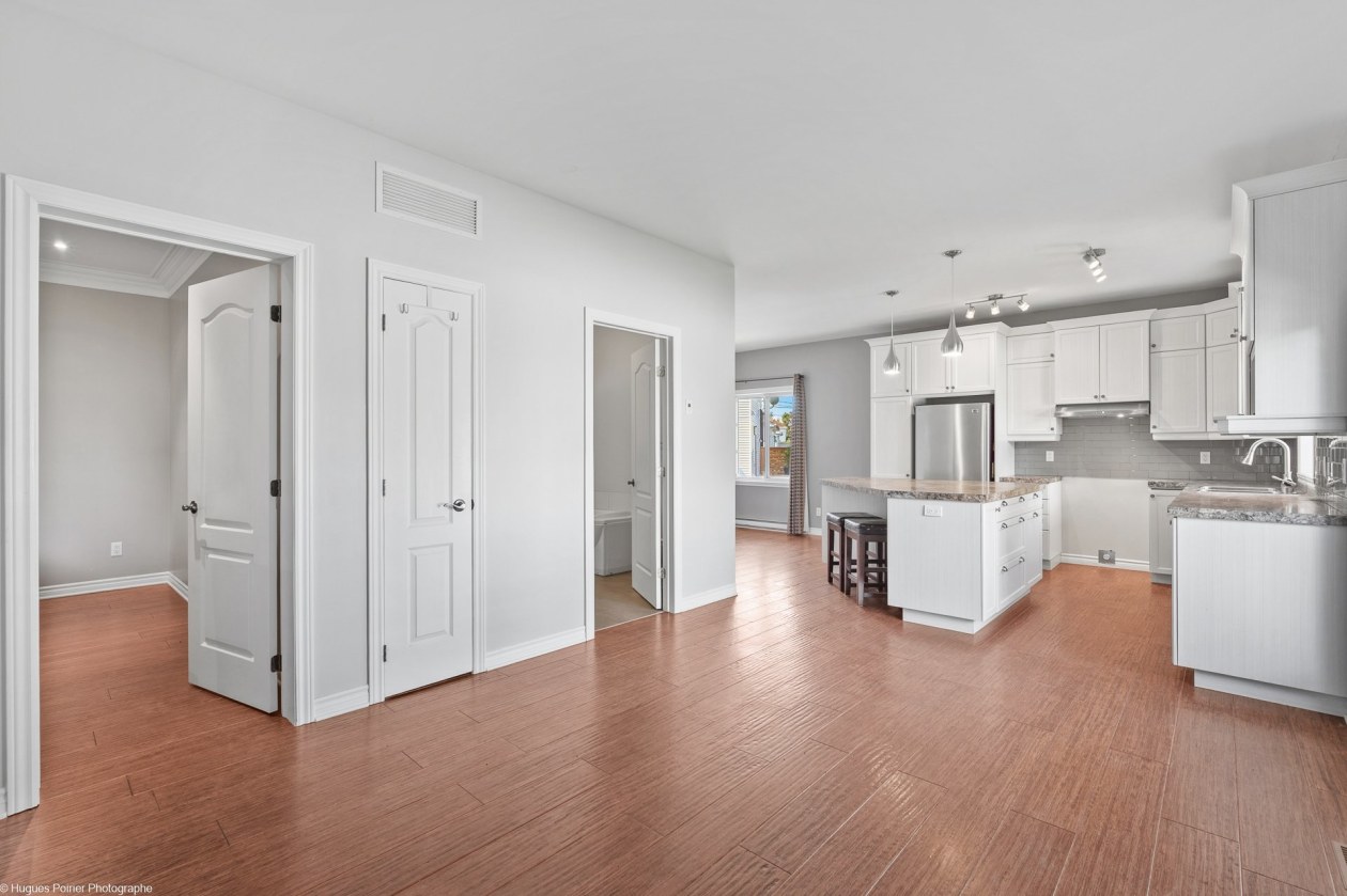 Salon — 249 - 249A, Rue Ludger-Duvernay, Varennes, J3X1W6, Varennes
