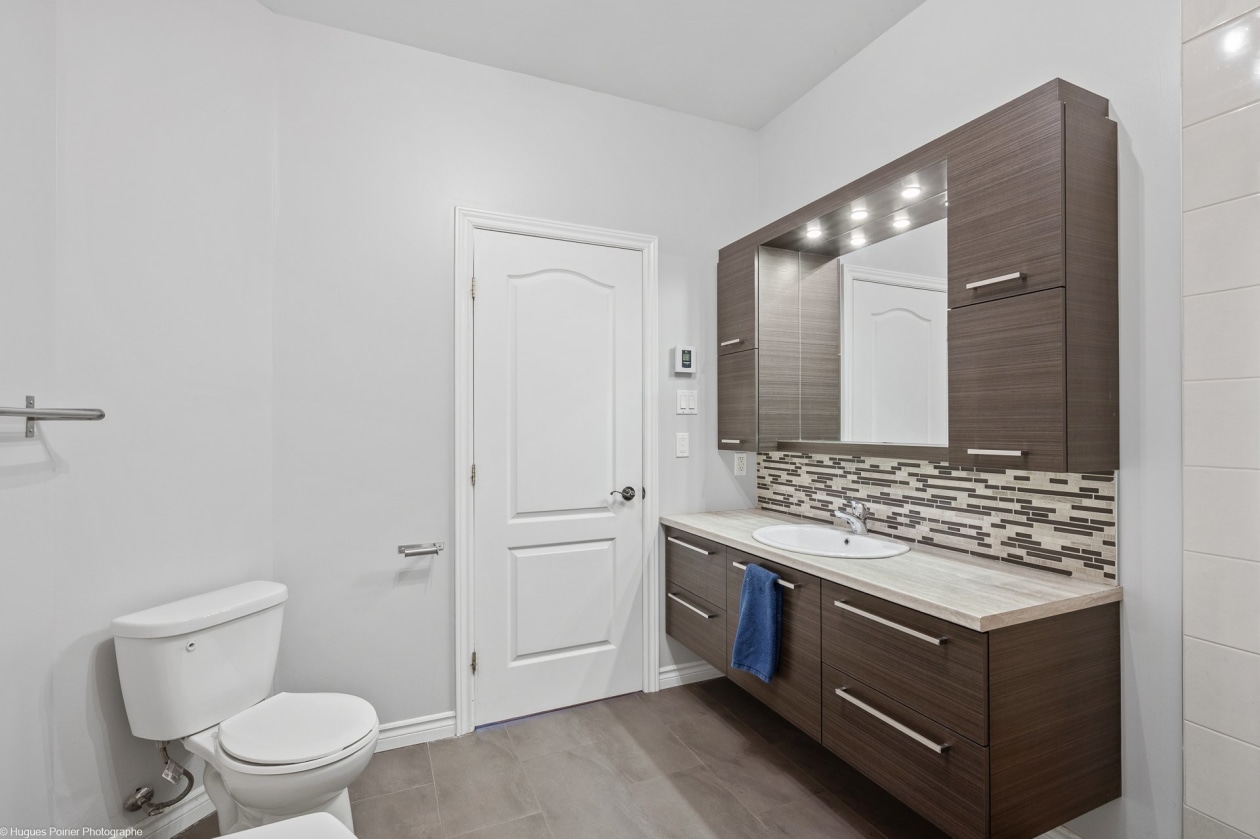 Salle de bains — 249 - 249A, Rue Ludger-Duvernay, Varennes, J3X1W6, Varennes