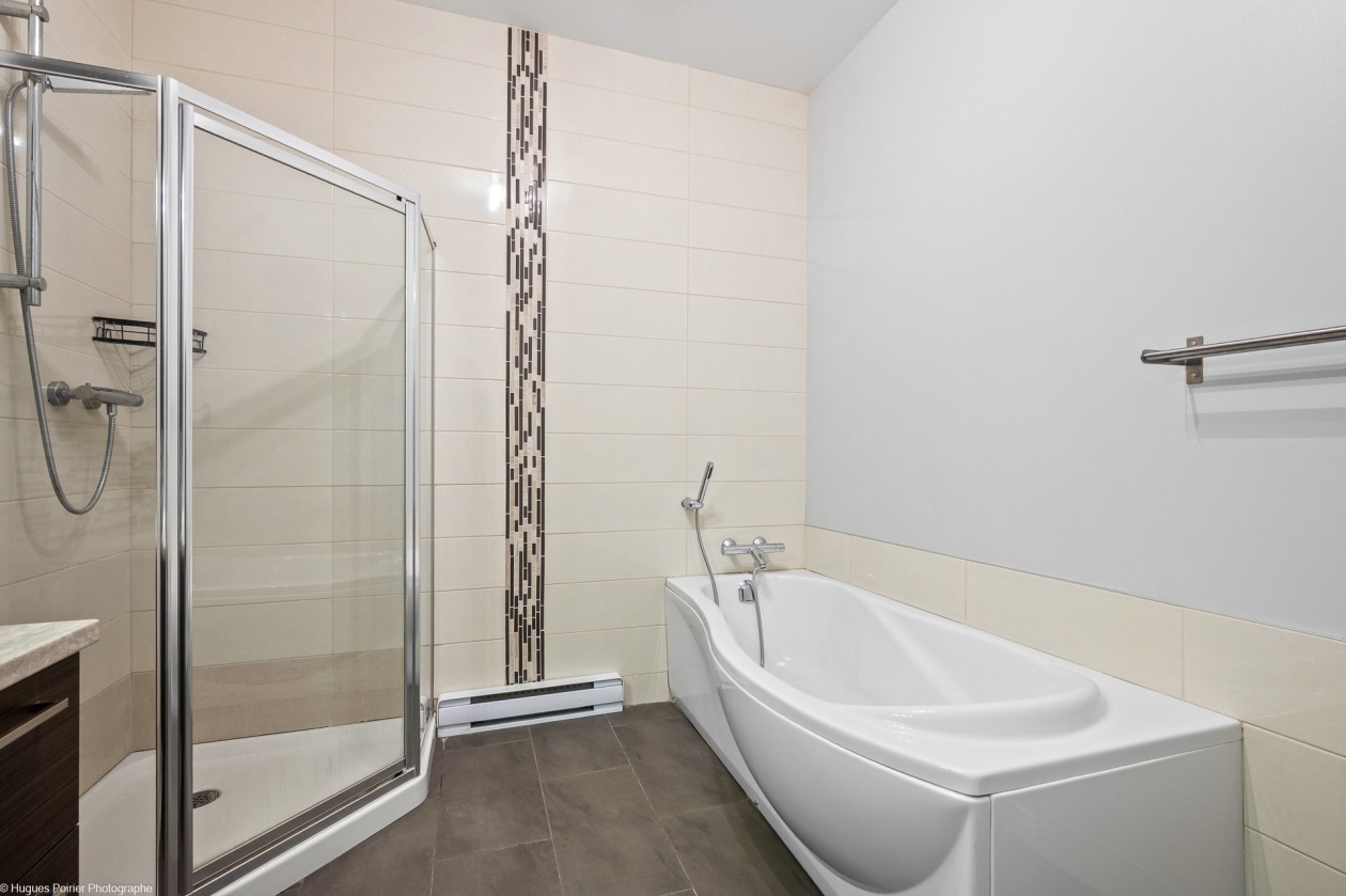 Salle de bains — 249 - 249A, Rue Ludger-Duvernay, Varennes, J3X1W6, Varennes