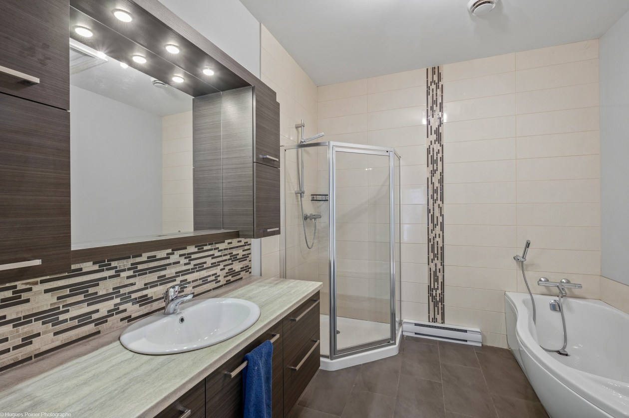 Salle de bains — 249 - 249A, Rue Ludger-Duvernay, Varennes, J3X1W6, Varennes