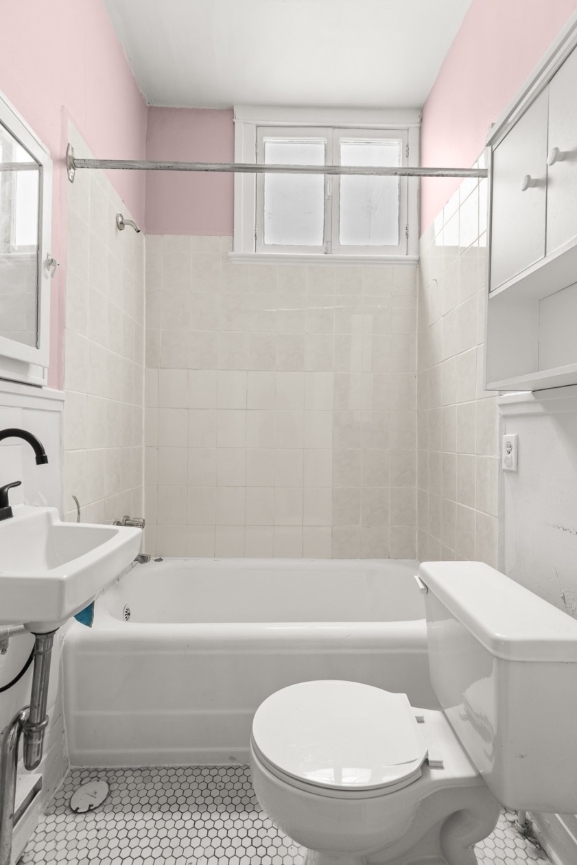 Salle de bains — 2680 - 2680A, Av. d'Orléans, Montréal (Mercier/Hochelaga-Maisonneuve), H1W3S5, Montréal (Mercier/Hochelaga-Maisonneuve)