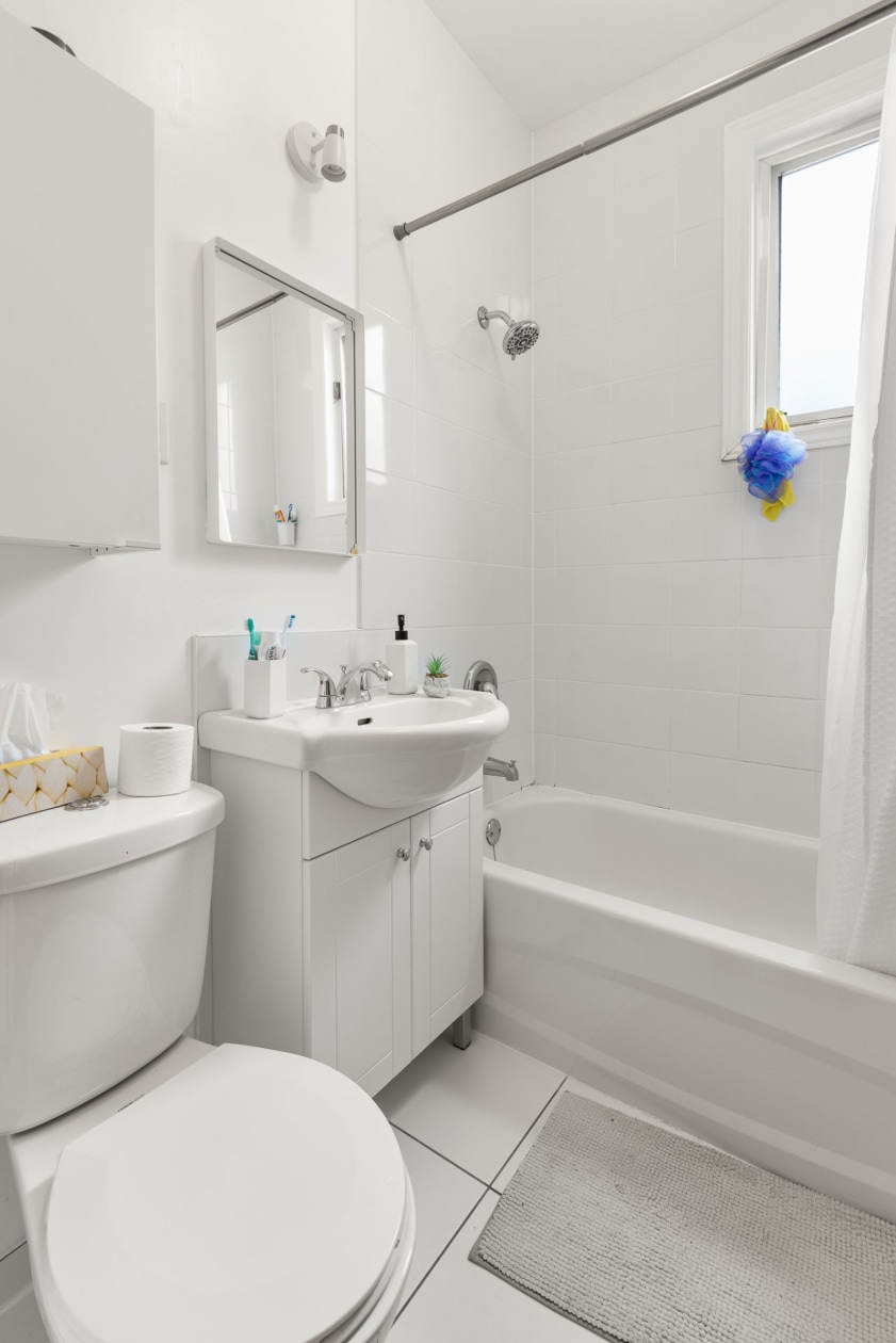 Salle de bains — 5969 - 5971, 12e Avenue, Montréal (Rosemont/La Petite-Patrie), H1X3A3, Montréal (Rosemont/La Petite-Patrie)