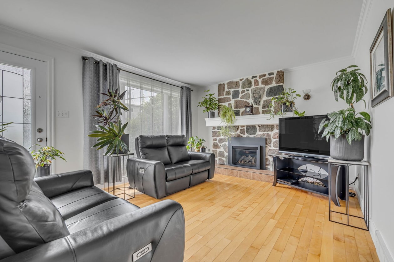 Salon — 5455, Rue des Pensées, Québec (Charlesbourg ), G1G1N2, Québec (Charlesbourg )