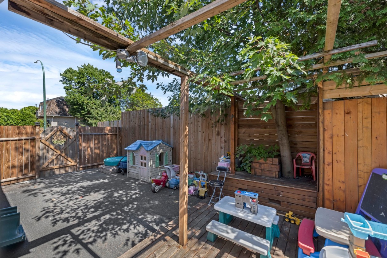 Cour — 2595, Crois. Amyot, Brossard, J4Z3E6, Brossard