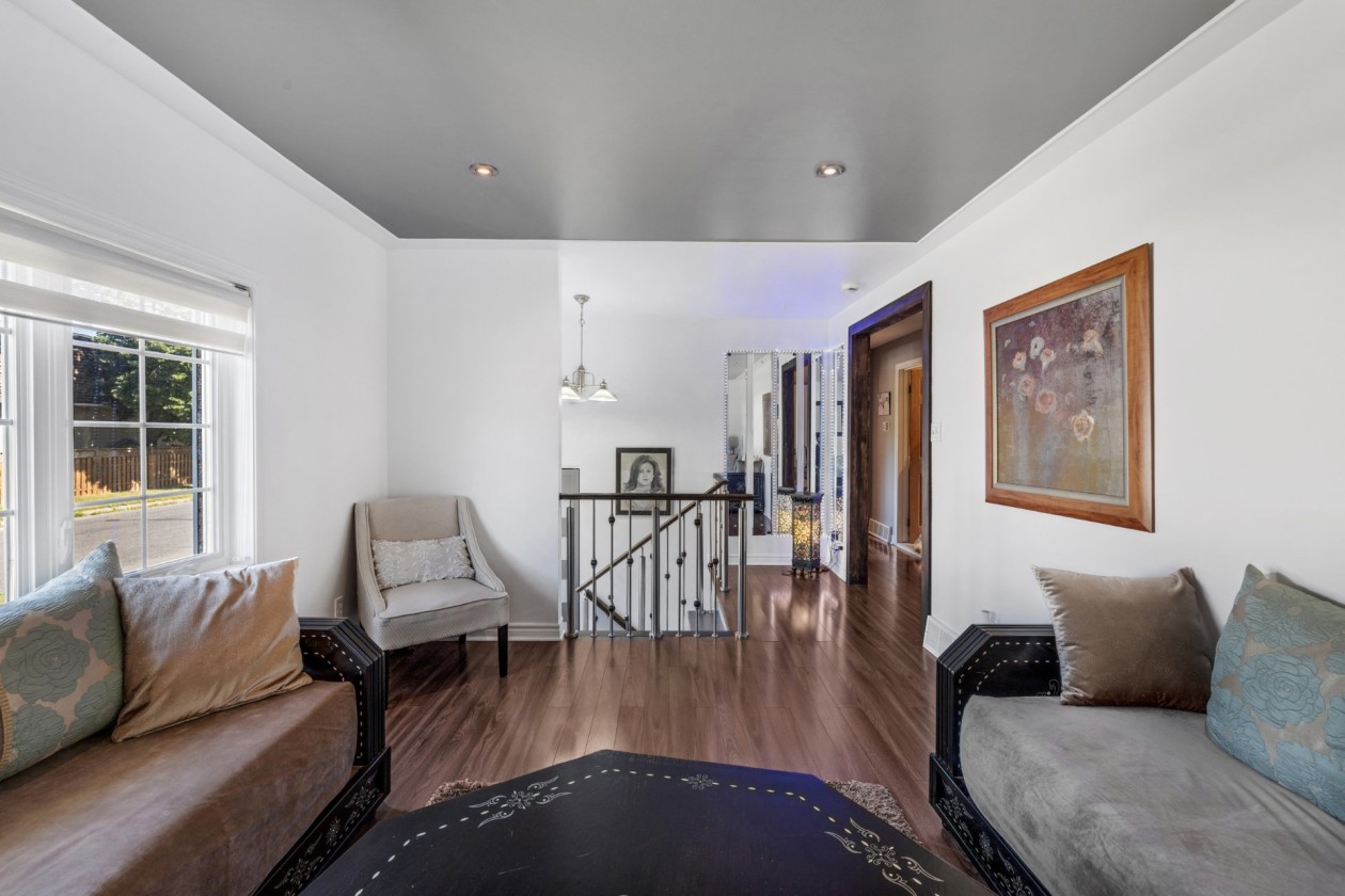 Salon — 2595, Crois. Amyot, Brossard, J4Z3E6, Brossard