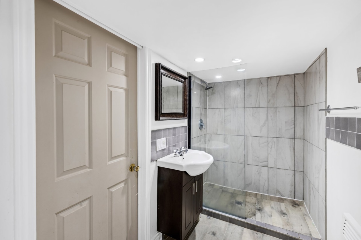 Salle de bains — 2595, Crois. Amyot, Brossard, J4Z3E6, Brossard