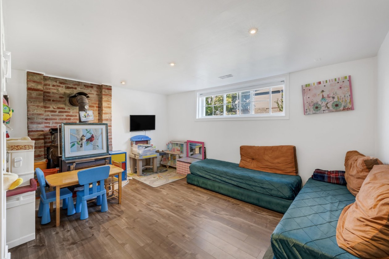 Salle familiale — 2595, Crois. Amyot, Brossard, J4Z3E6, Brossard
