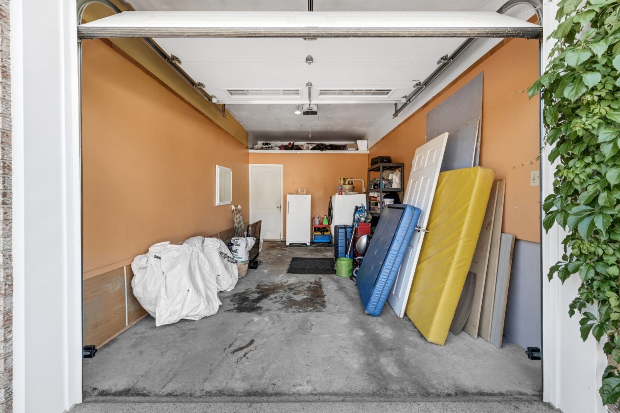 Grange — 2595, Crois. Amyot, Brossard, J4Z3E6, Brossard