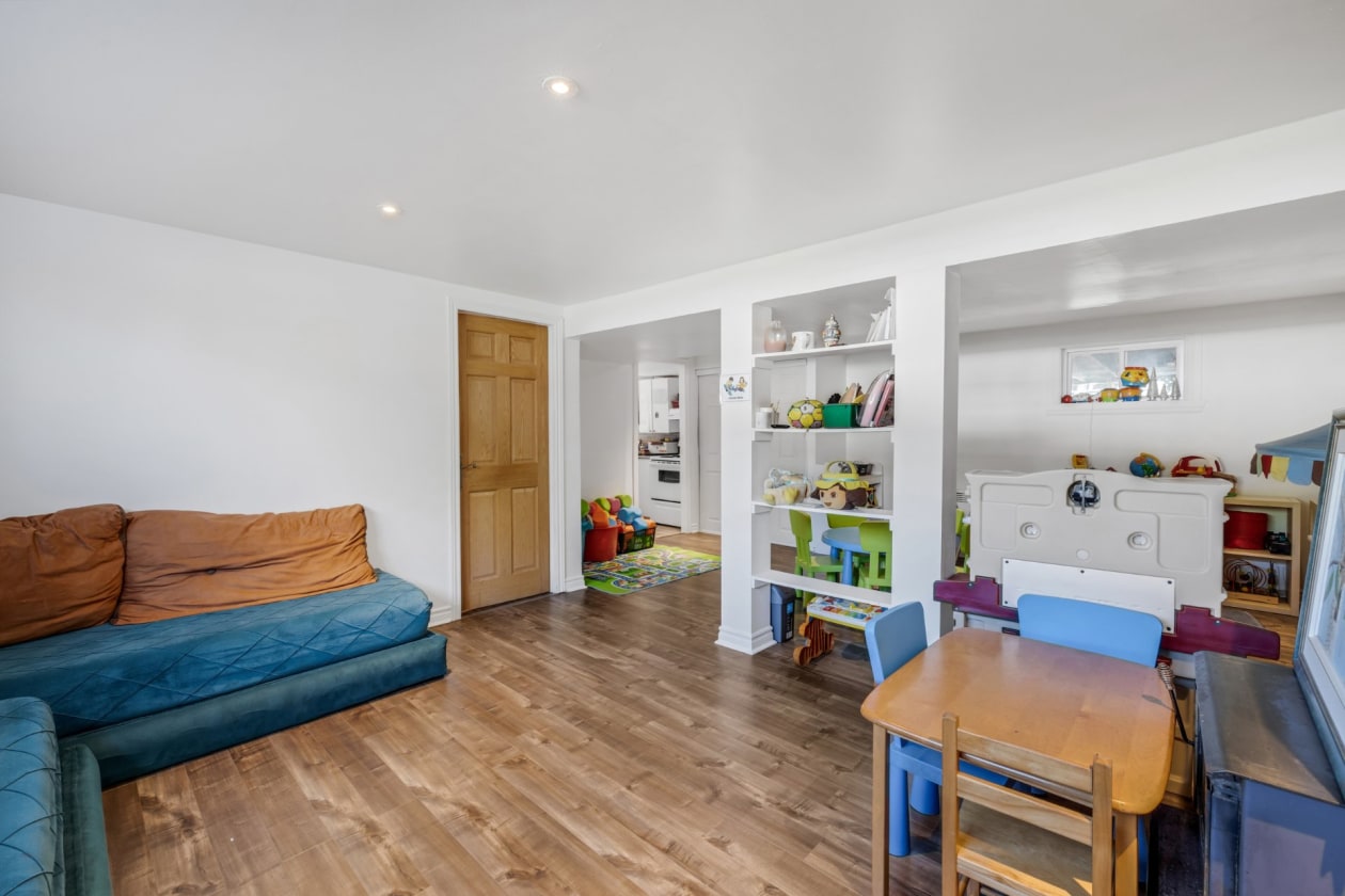 Salle familiale — 2595, Crois. Amyot, Brossard, J4Z3E6, Brossard