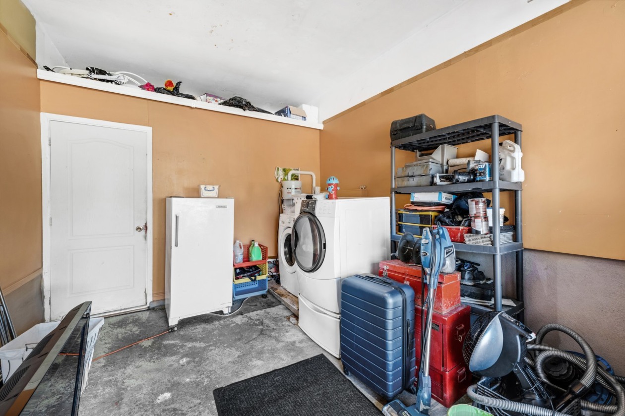 Garage — 2595, Crois. Amyot, Brossard, J4Z3E6, Brossard