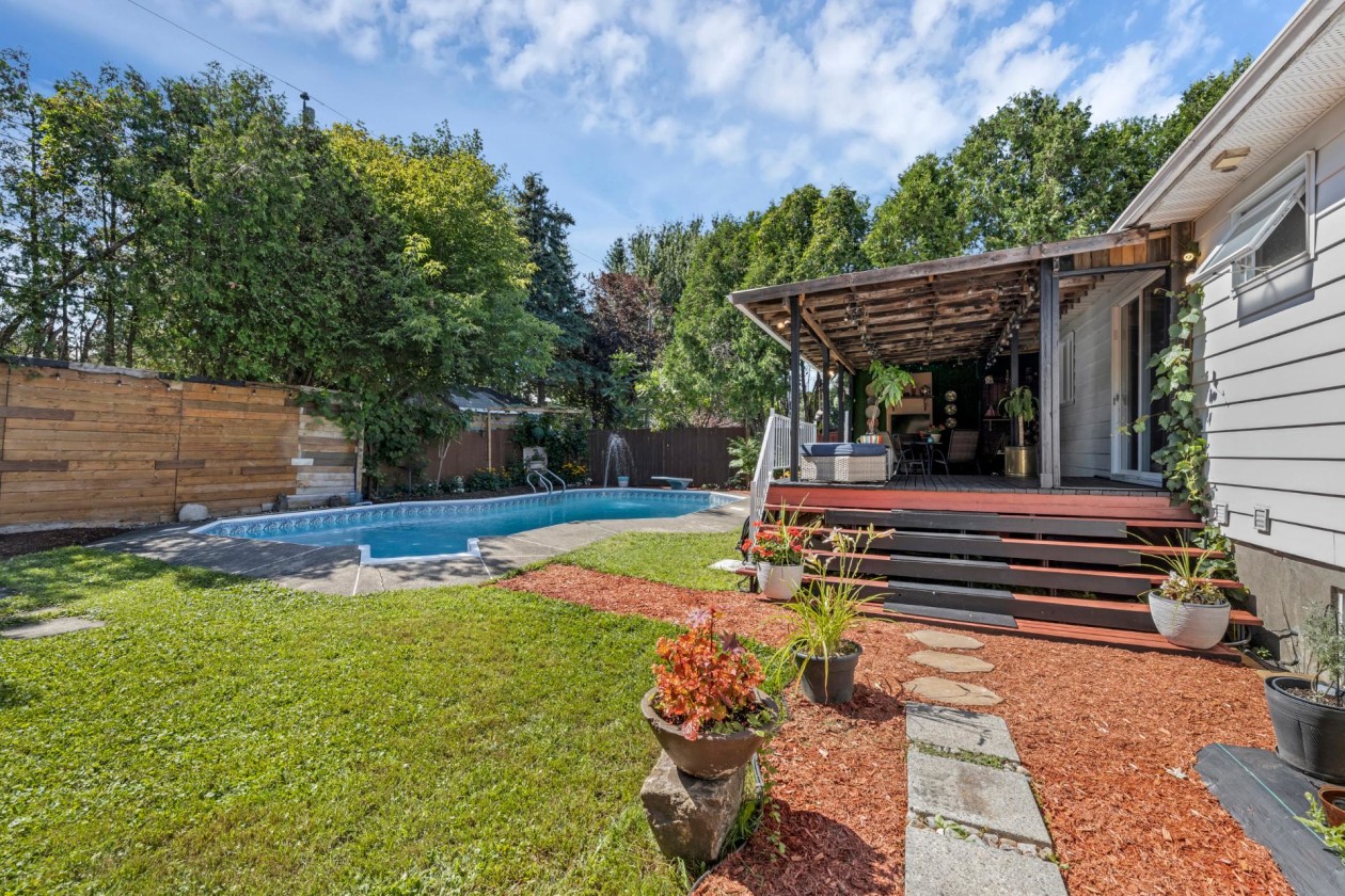Cour — 2595, Crois. Amyot, Brossard, J4Z3E6, Brossard